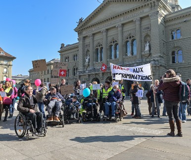 un_brk_petition_bundeshaus.jpg