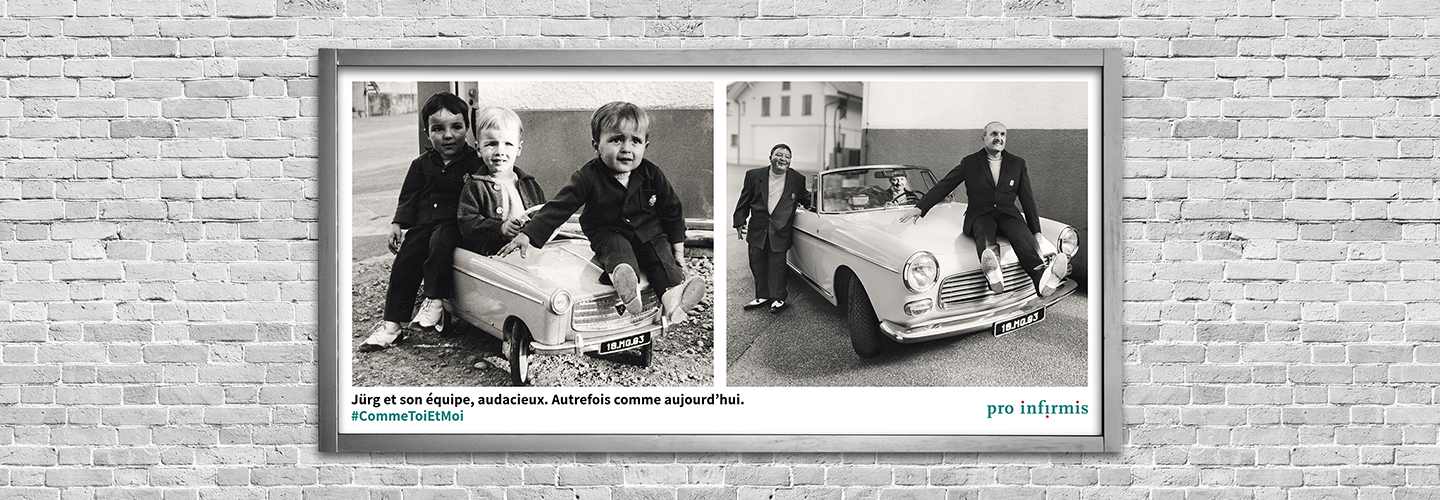 Jürg et Team, audacieux. Autrefois comme aujourd’hui. À gauche, trois petits garçons sur une voiture à pédales. À droite, les mêmes personnes désormais adultes rejouent la scène sur une vraie voiture.